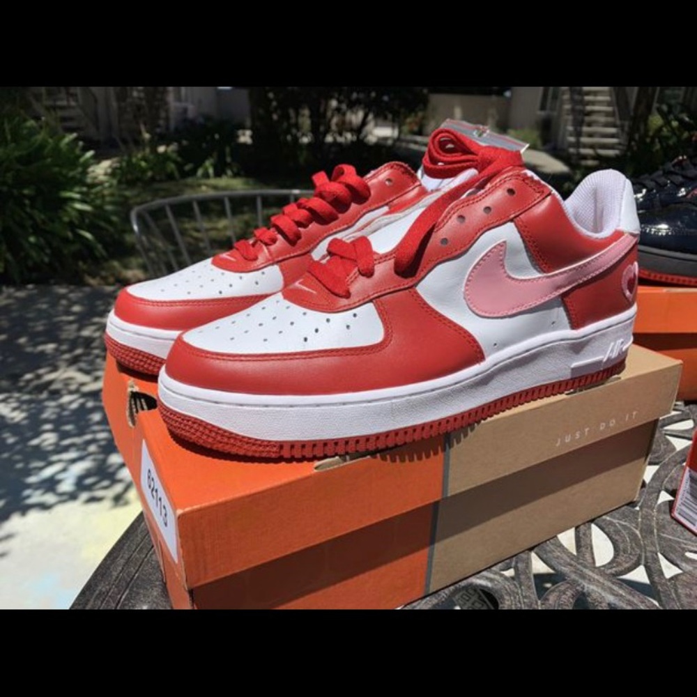 2004 Nike Air Force 1 “v-day”